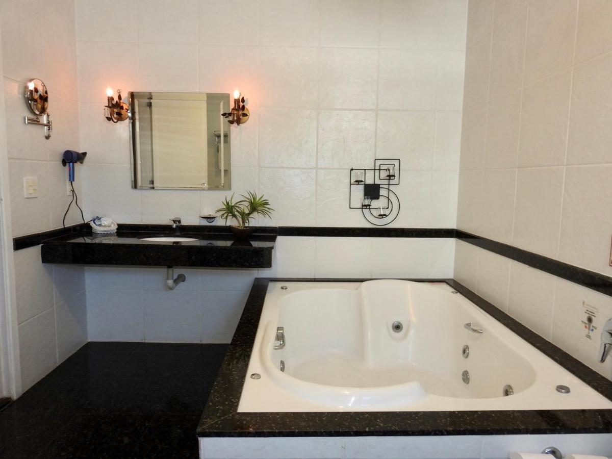 Constantino Hotel E Eventos Juiz de Fora Eksteriør billede A whirlpool bathtub