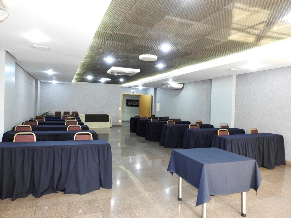 Constantino Hotel E Eventos Juiz de Fora Eksteriør billede A conference room at the hotel
